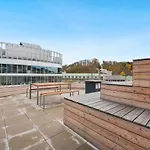 Modern Flat With Rooftop Terrace